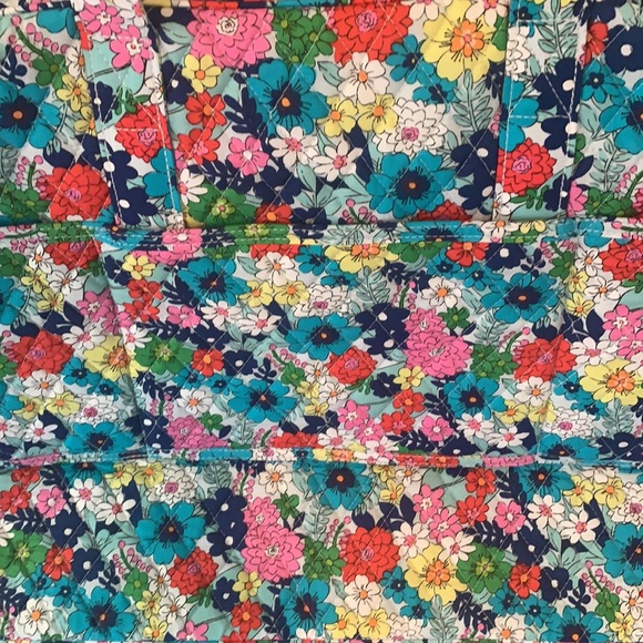 NWT Vera Bradley grand traveler duffel bag far out floral - Picture 5 of 8